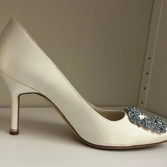 Manolo Blahnik Hangisi Satin Bridal Pumps 90 with Blue Crystal Buckles 35.5 - Picture 11 of 15
